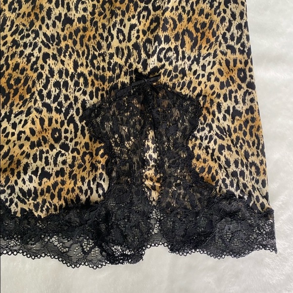 Victoria's Secret. Sexy Animal Print
Slip Dress. Size M - Picture 3 of 11